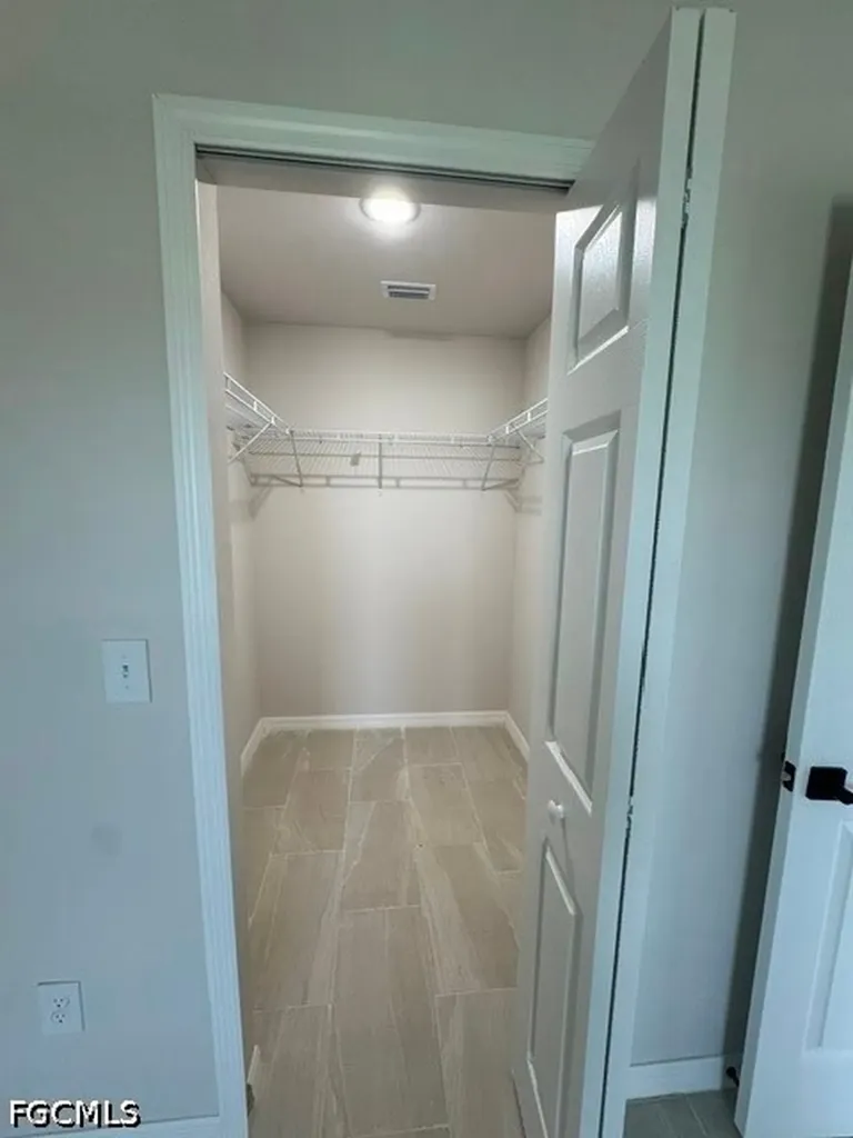 4100 SW 7th Place Cape Coral FL 33914