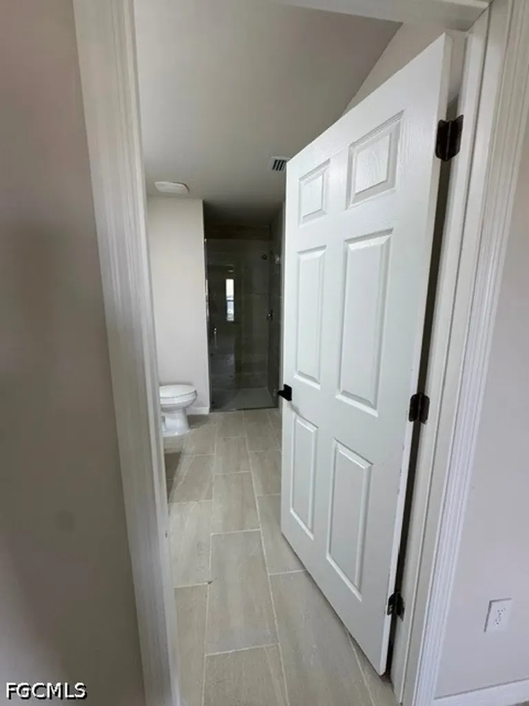 4100 SW 7th Place Cape Coral FL 33914