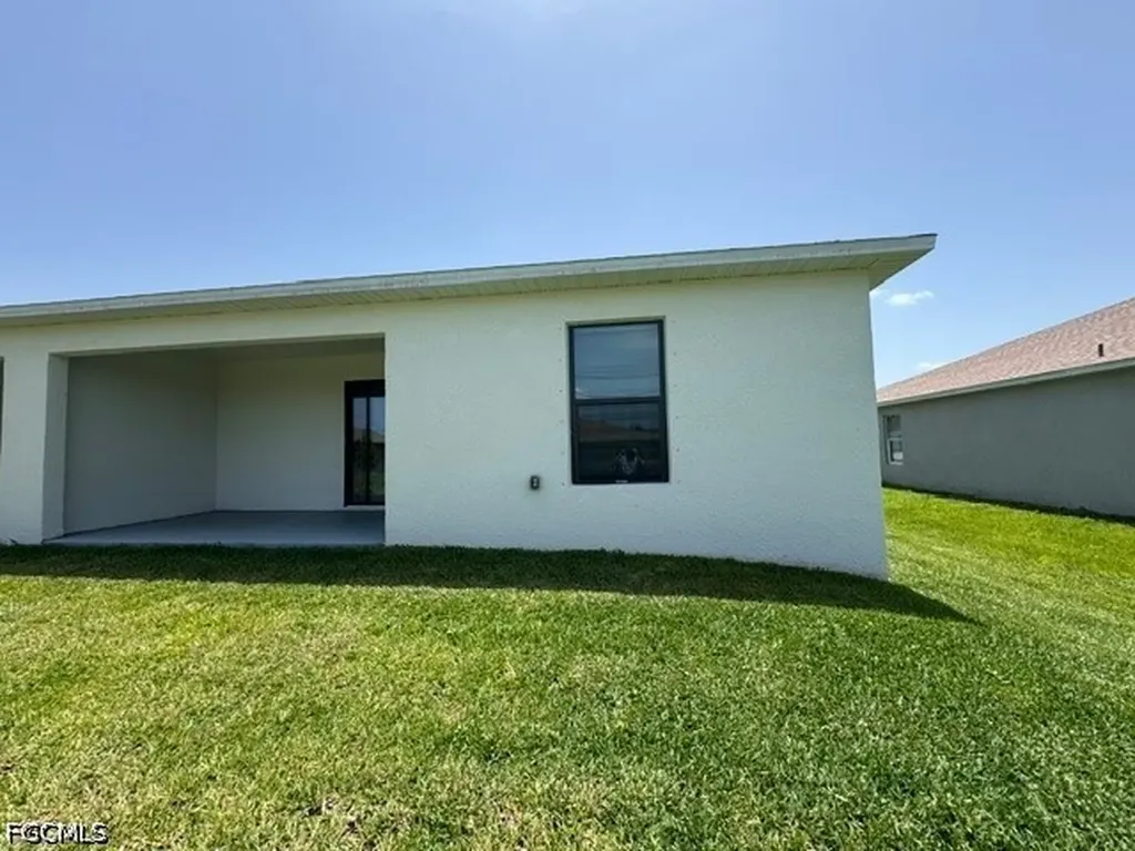 4100 SW 7th Place Cape Coral FL 33914