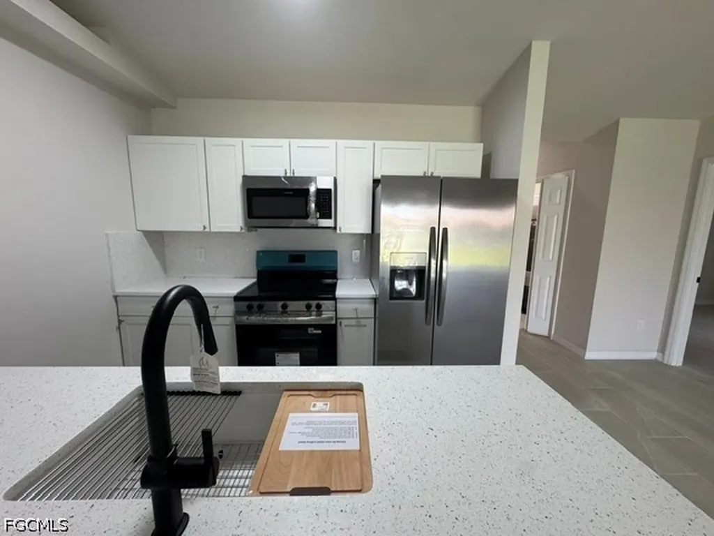4100 SW 7th Place Cape Coral FL 33914