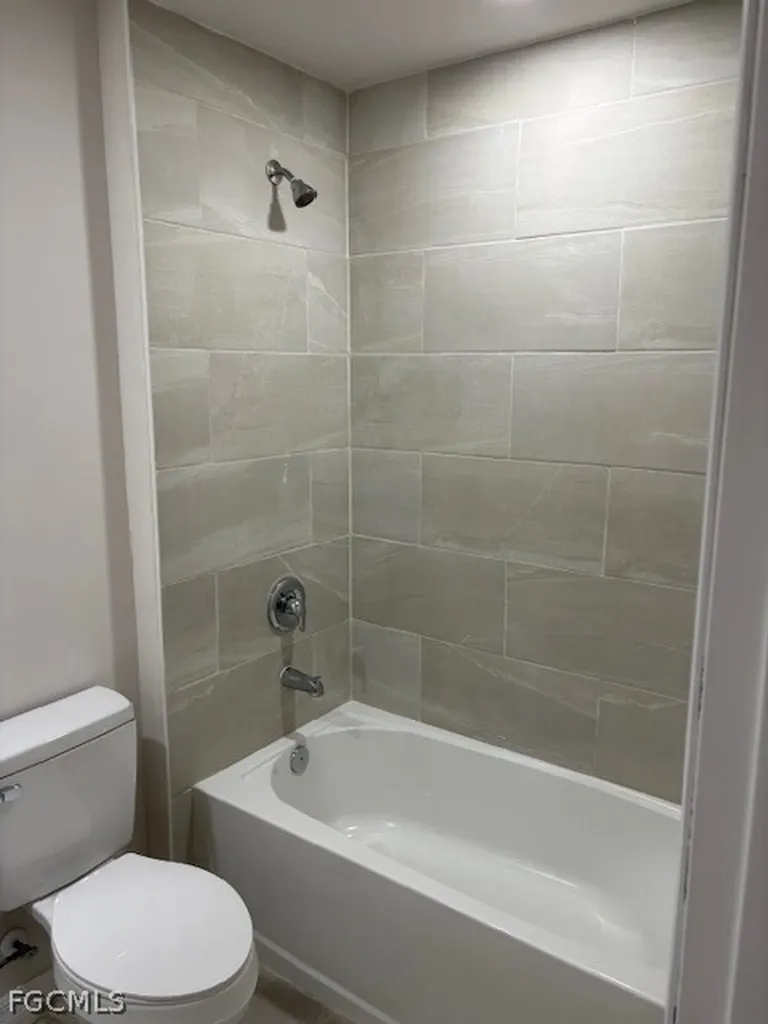 4100 SW 7th Place Cape Coral FL 33914