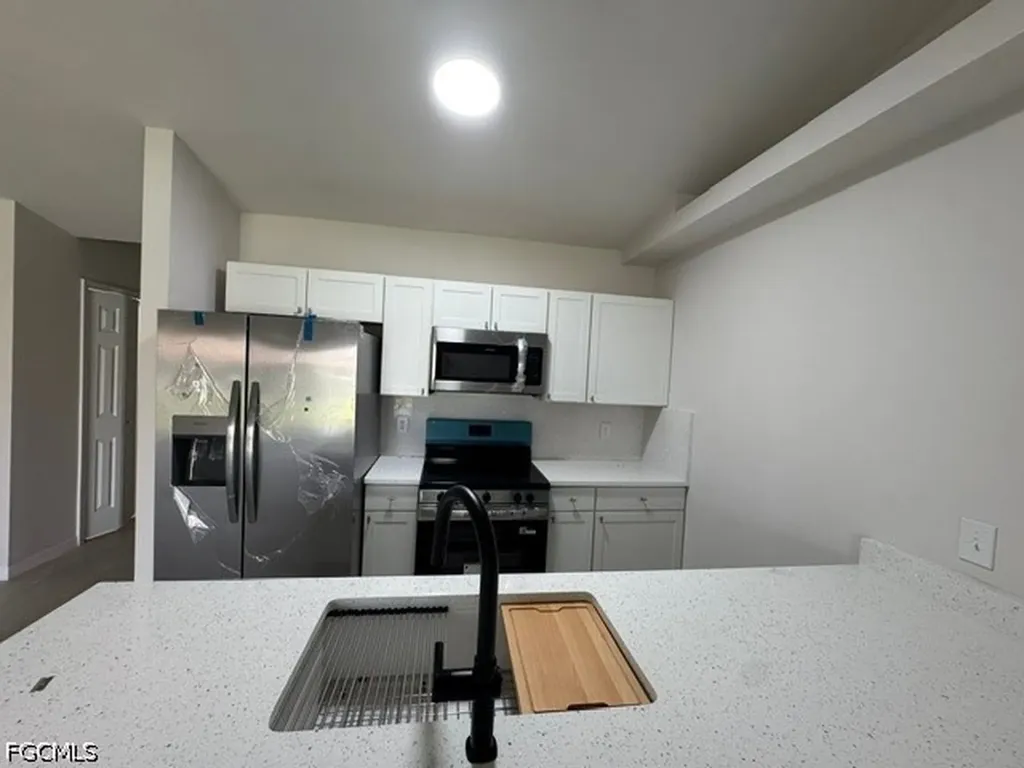 4100 SW 7th Place Cape Coral FL 33914