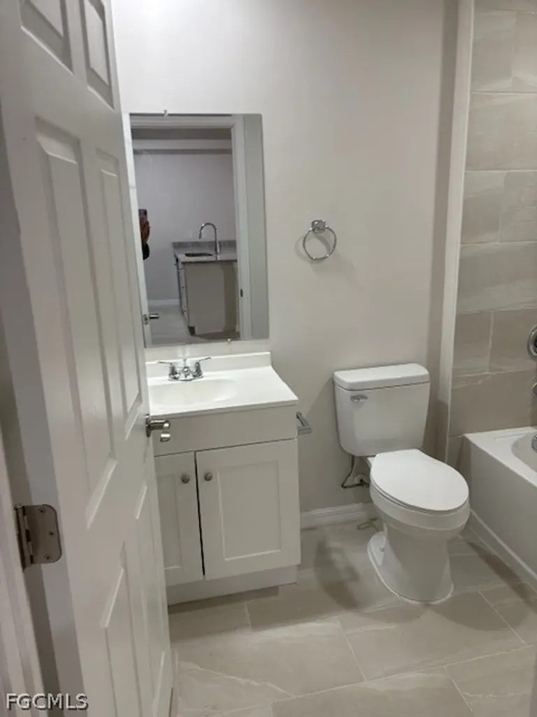 4100 SW 7th Place Cape Coral FL 33914