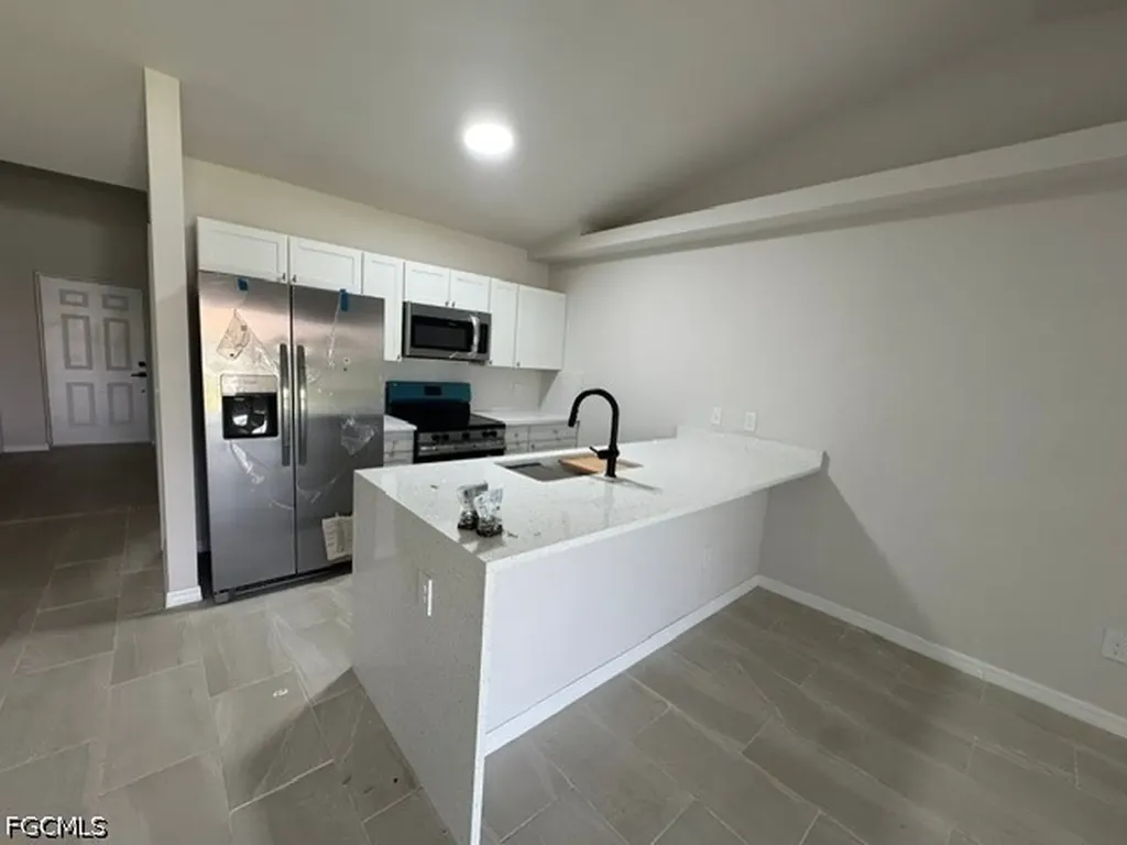 4100 SW 7th Place Cape Coral FL 33914