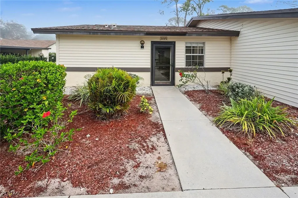 1071 Pine Isle Lane Naples FL 34112