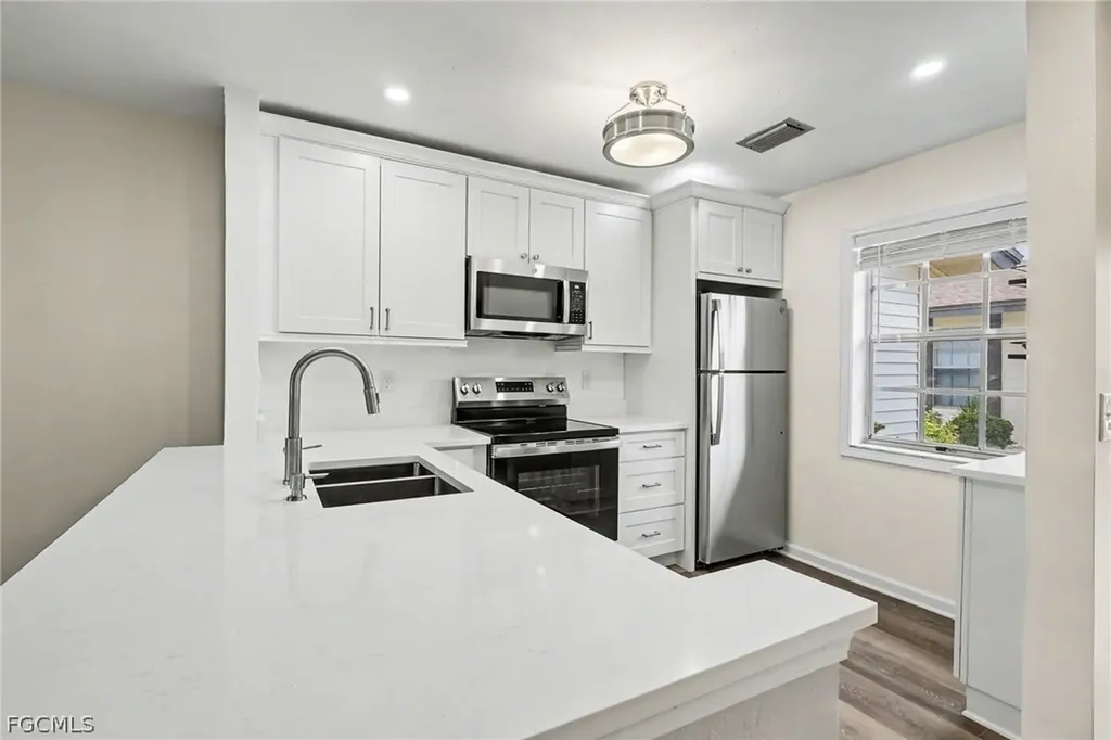 1071 Pine Isle Lane Naples FL 34112