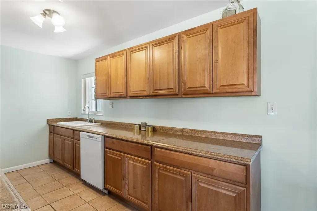 2803 W Cypress Avenue Fort Myers FL 33905