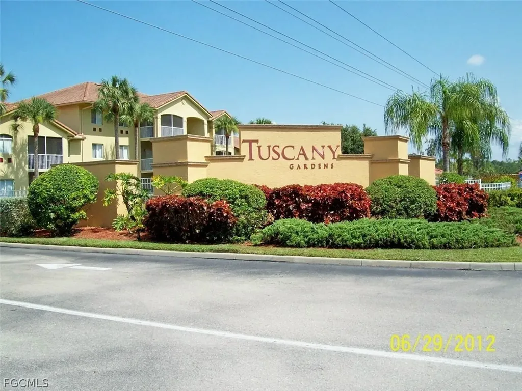 6330 Aragon Way Fort Myers FL 33966