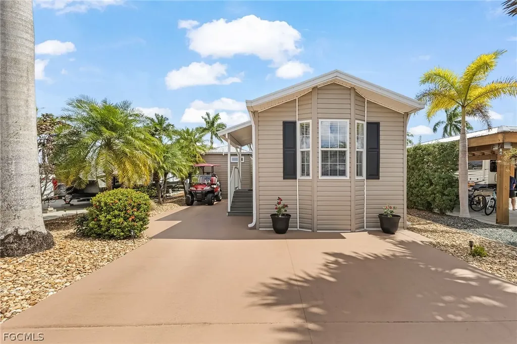 5233 Pineland Daisy Trail Fort Myers FL 33905