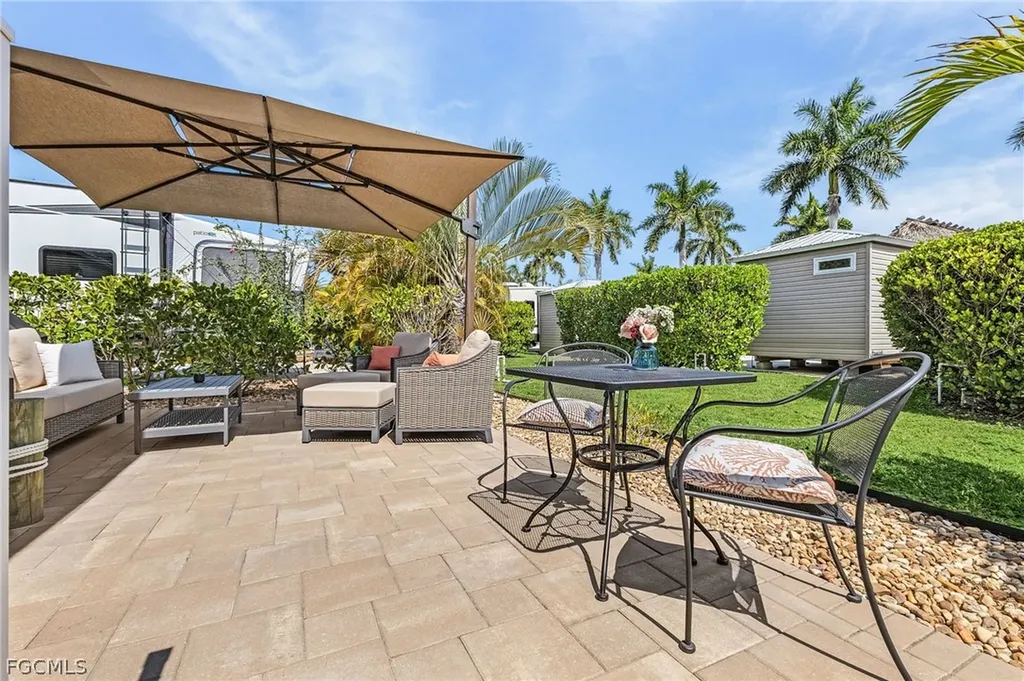 5233 Pineland Daisy Trail Fort Myers FL 33905