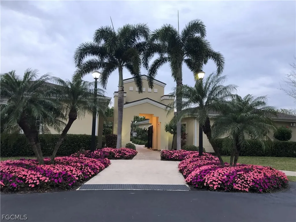 5233 Pineland Daisy Trail Fort Myers FL 33905