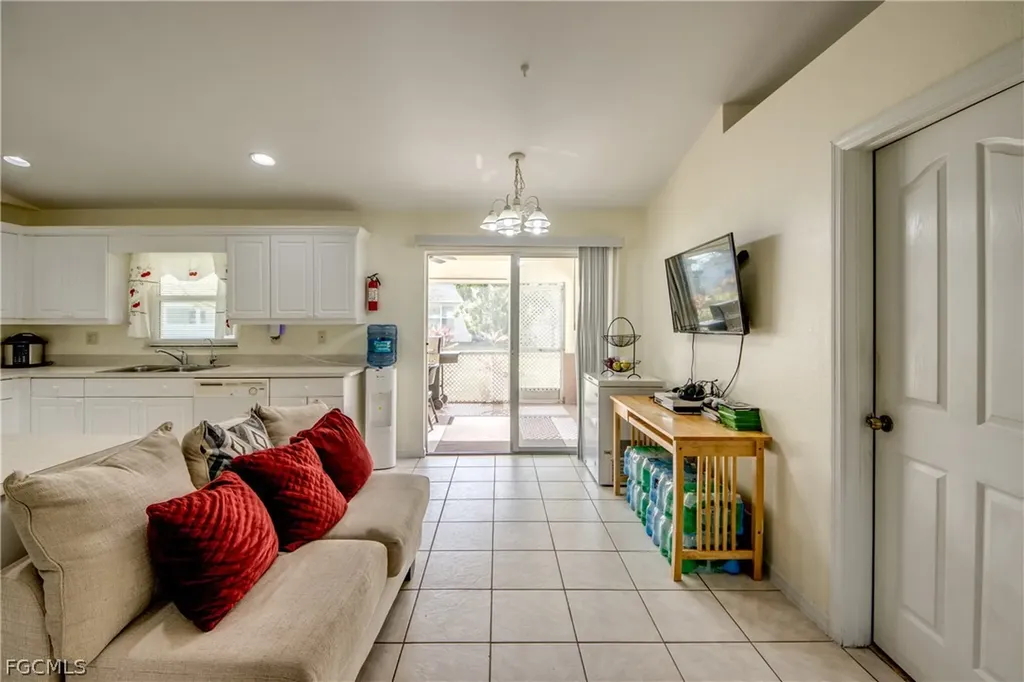 2713 NW 1st Place Cape Coral FL 33993