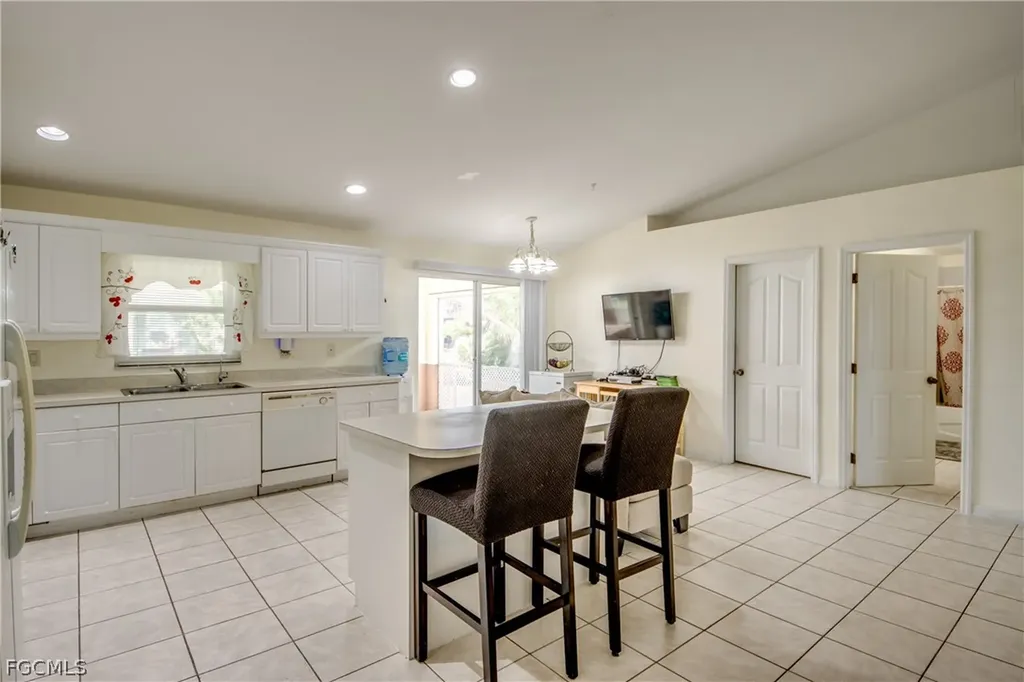 2713 NW 1st Place Cape Coral FL 33993