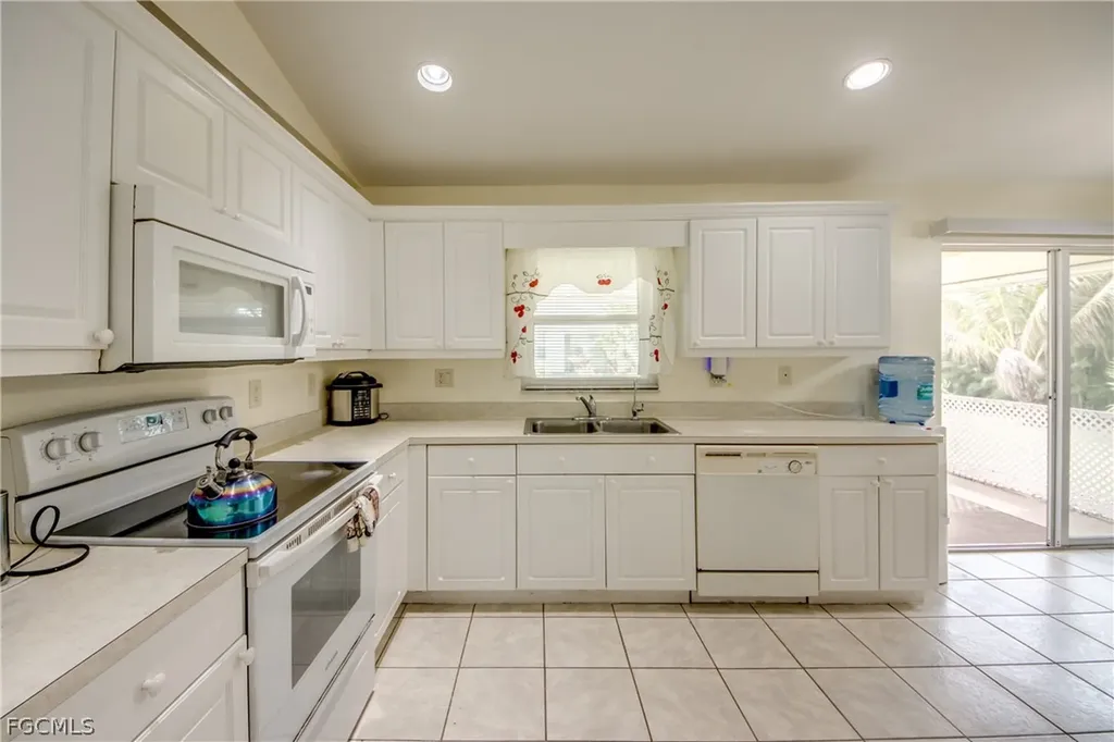 2713 NW 1st Place Cape Coral FL 33993