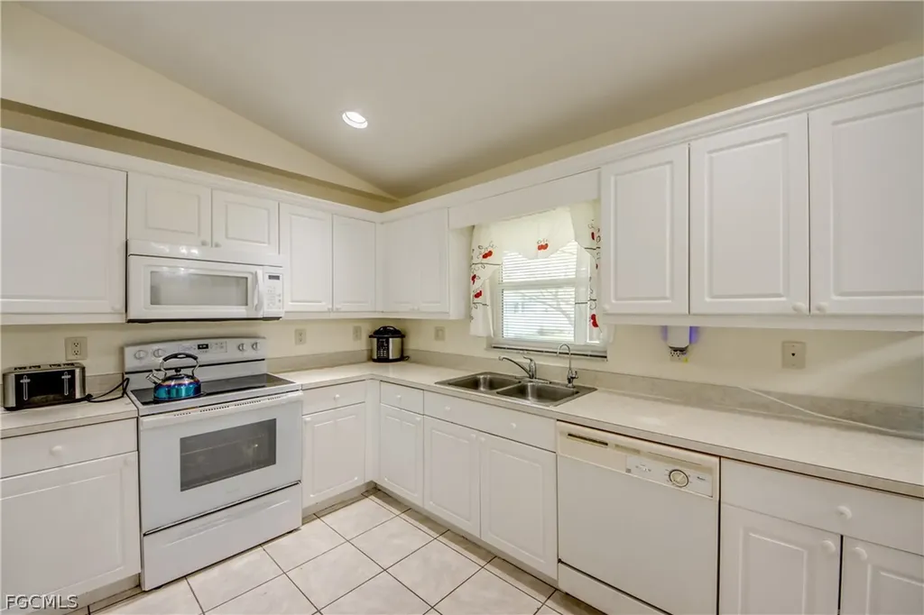 2713 NW 1st Place Cape Coral FL 33993