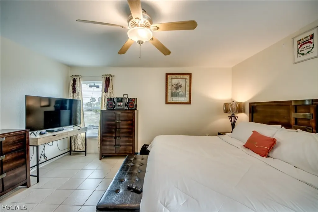 2713 NW 1st Place Cape Coral FL 33993