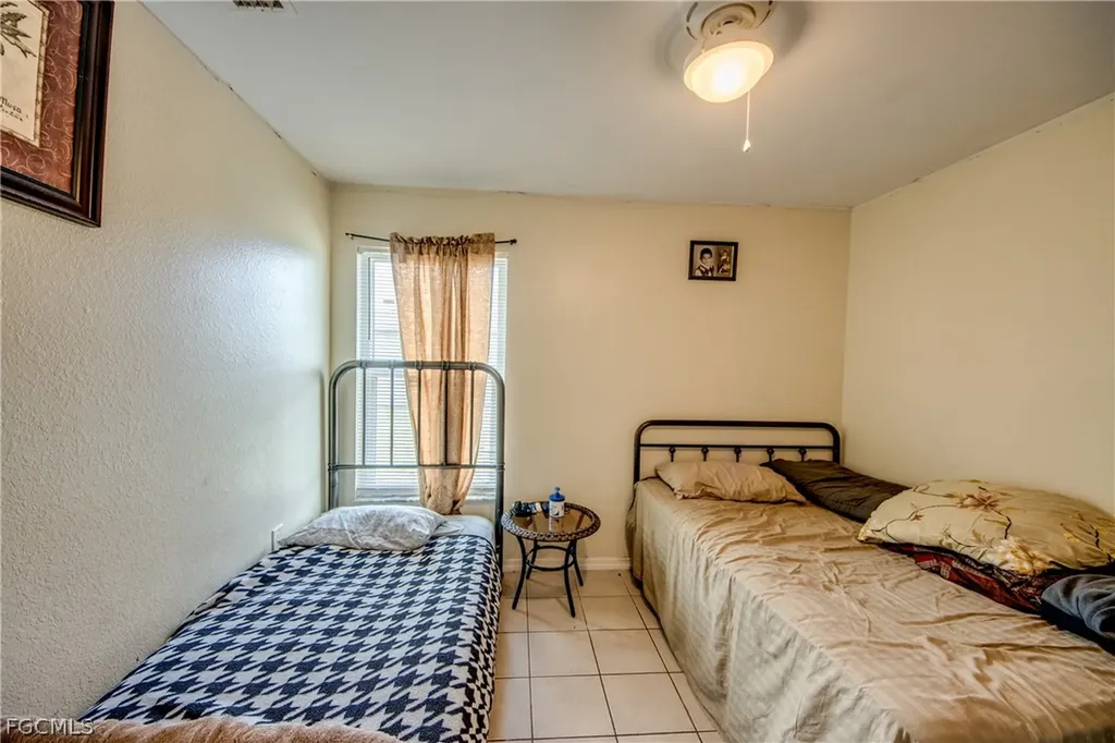 2713 NW 1st Place Cape Coral FL 33993