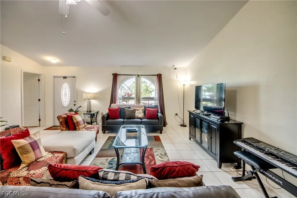 2713 NW 1st Place Cape Coral FL 33993