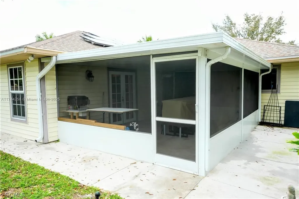 2304 SE 8th Terrace Cape Coral FL 33990