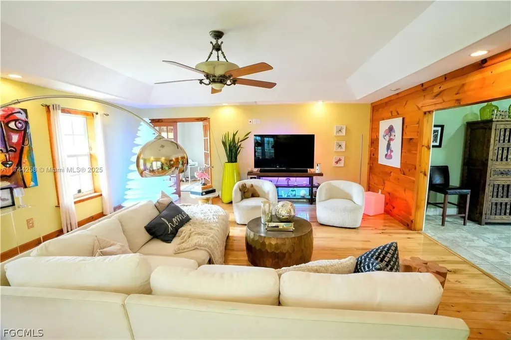 2304 SE 8th Terrace Cape Coral FL 33990
