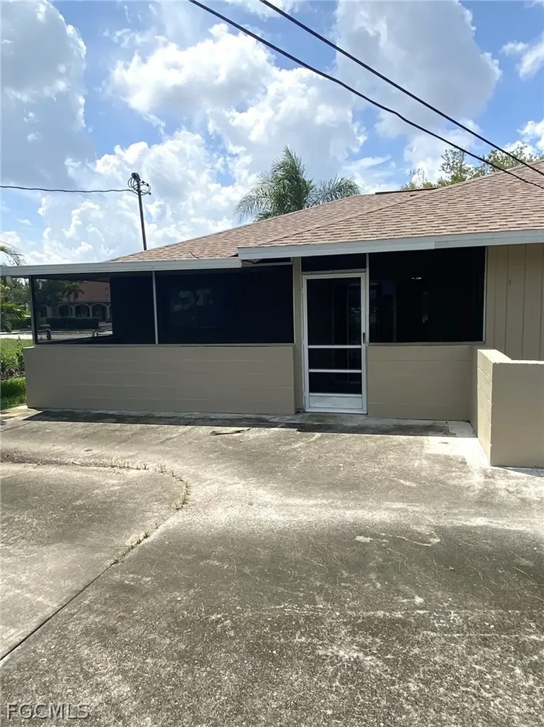 621 SW 3rd Street Cape Coral FL 33991