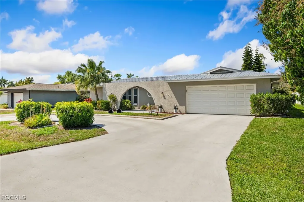 4212 SE 1st Court Cape Coral FL 33904