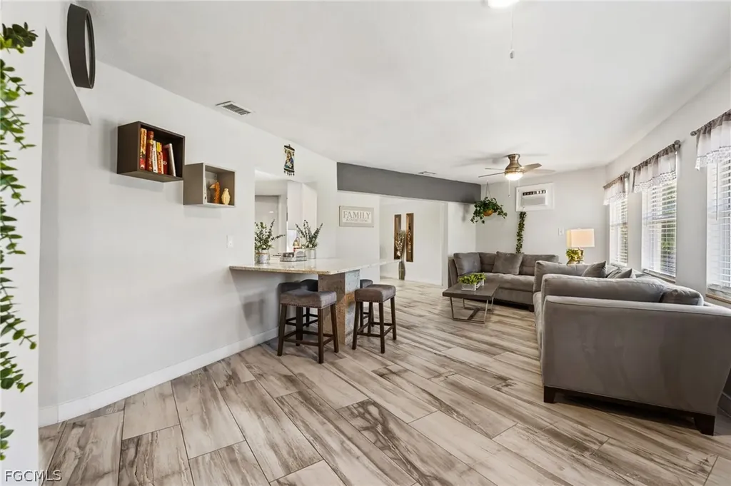4212 SE 1st Court Cape Coral FL 33904