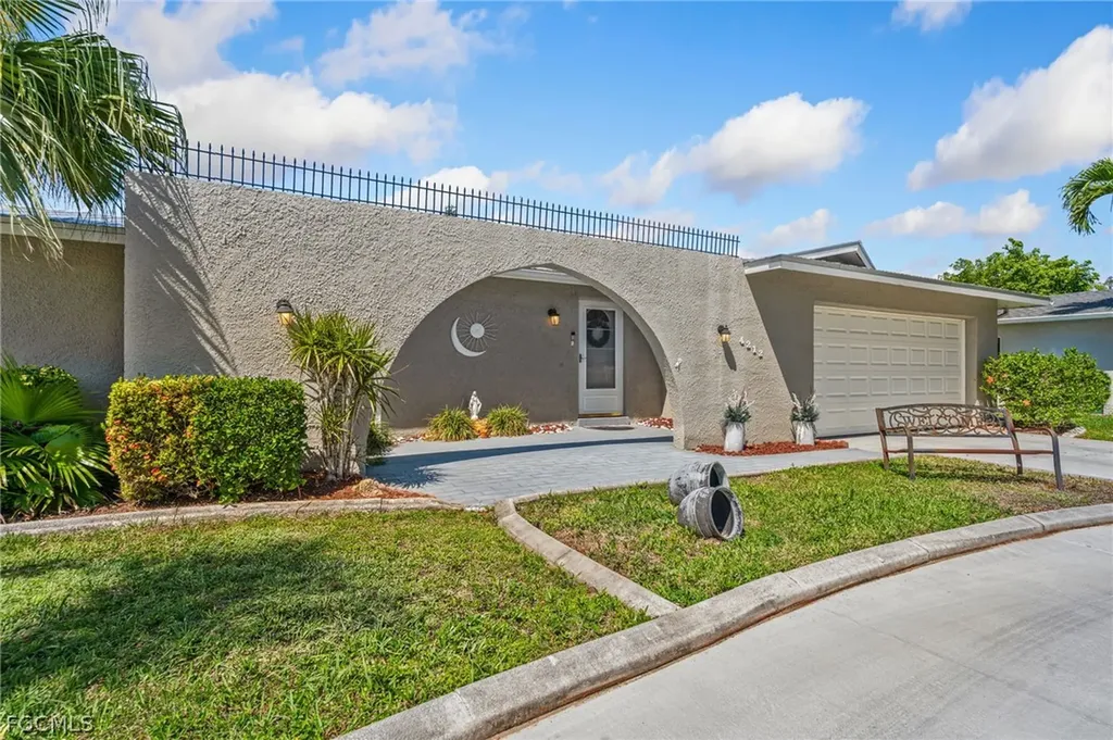 4212 SE 1st Court Cape Coral FL 33904