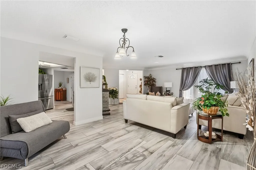 4212 SE 1st Court Cape Coral FL 33904