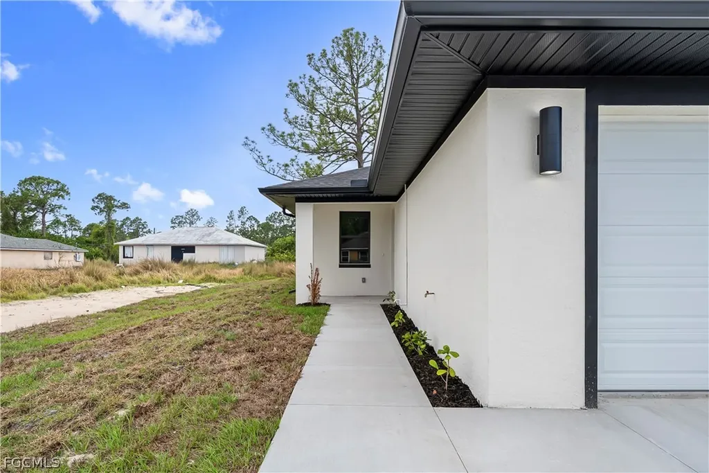 4733-4735 27th Street SW Lehigh Acres FL 33973