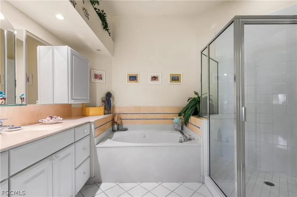 800 L Ambiance Circle Naples FL 34108