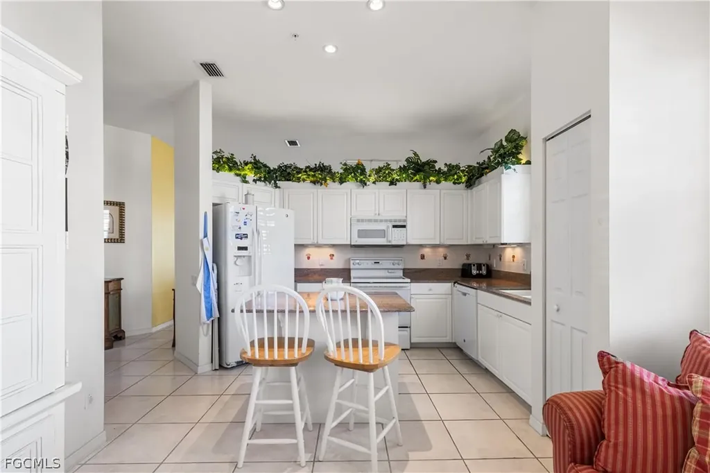 800 L Ambiance Circle Naples FL 34108