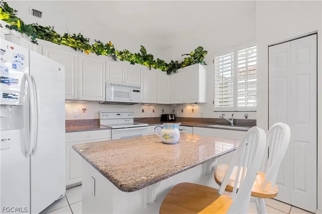 800 L Ambiance Circle Naples FL 34108