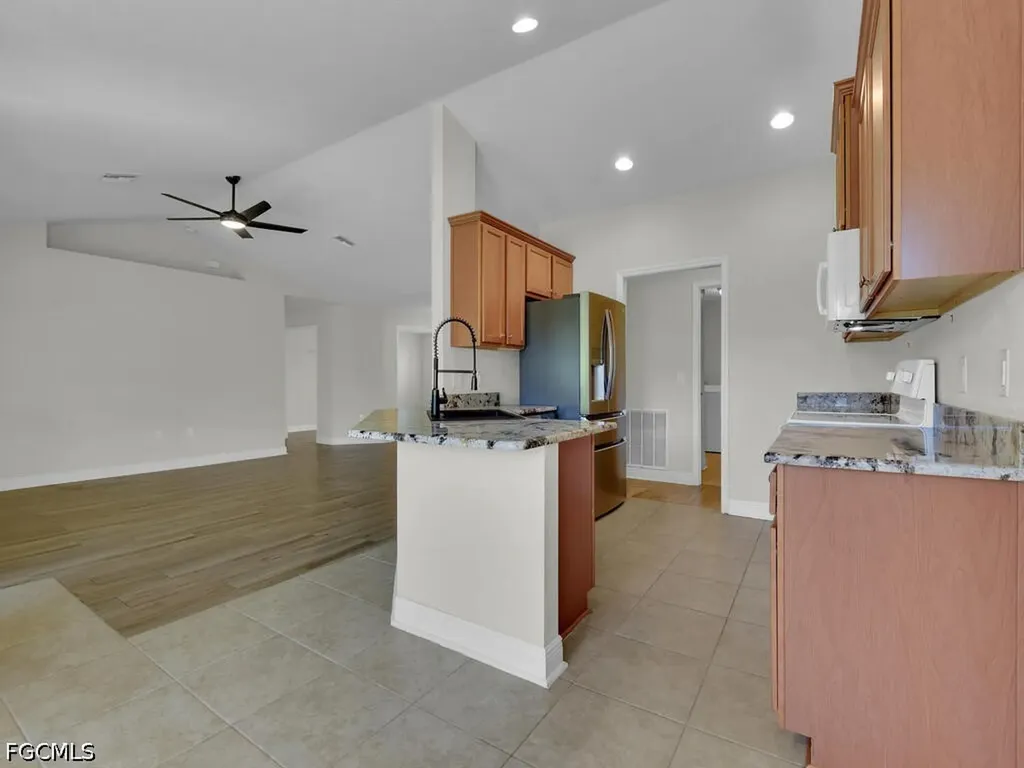 2216 SW 8th Court Cape Coral FL 33991