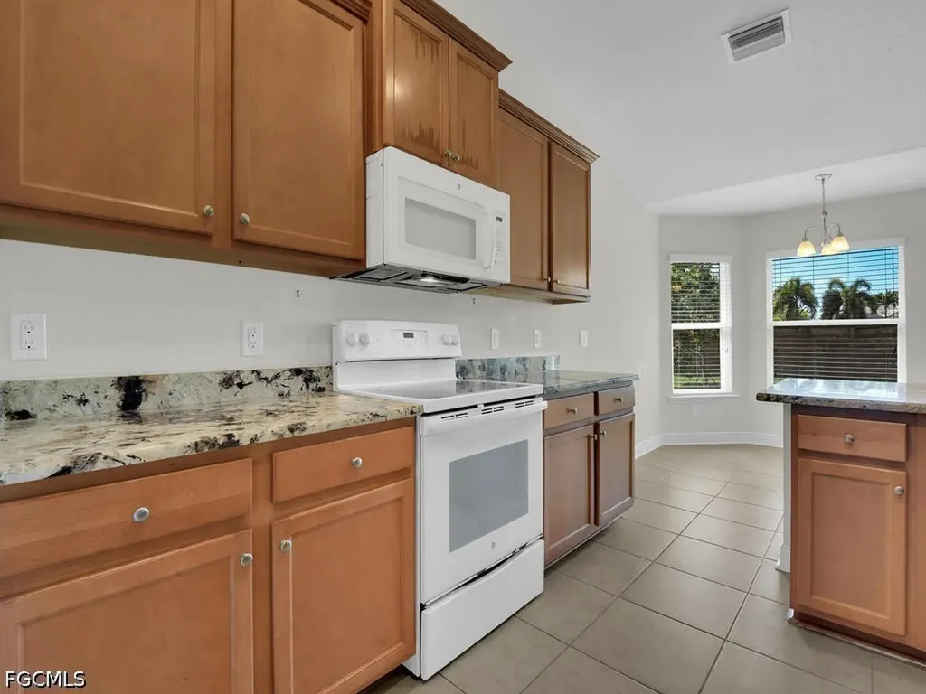 2216 SW 8th Court Cape Coral FL 33991