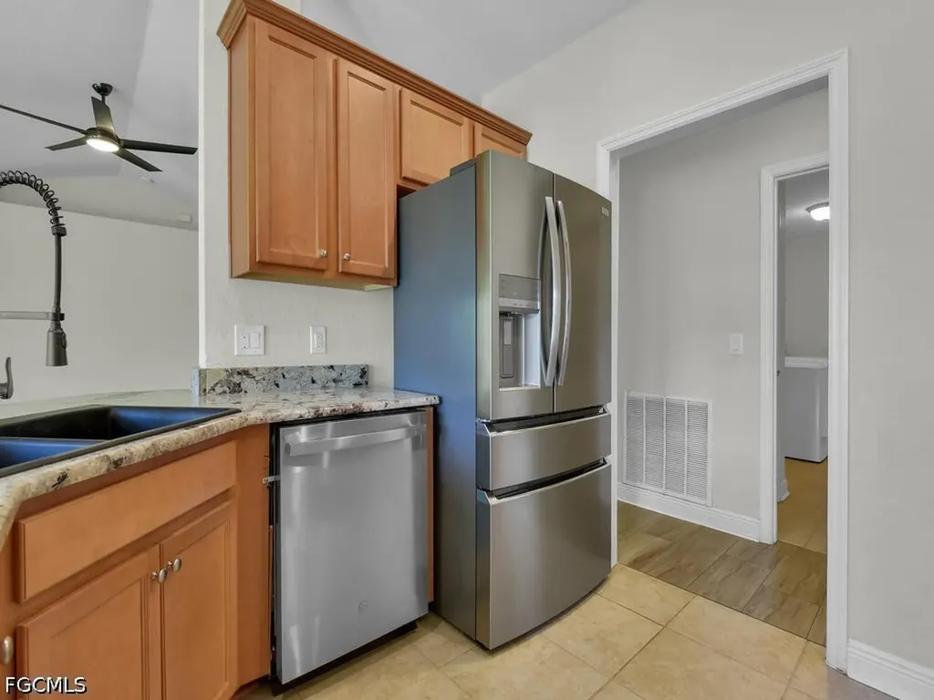 2216 SW 8th Court Cape Coral FL 33991