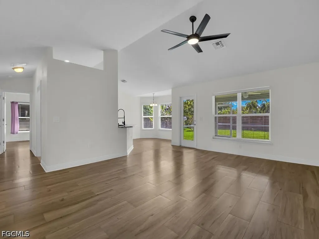 2216 SW 8th Court Cape Coral FL 33991