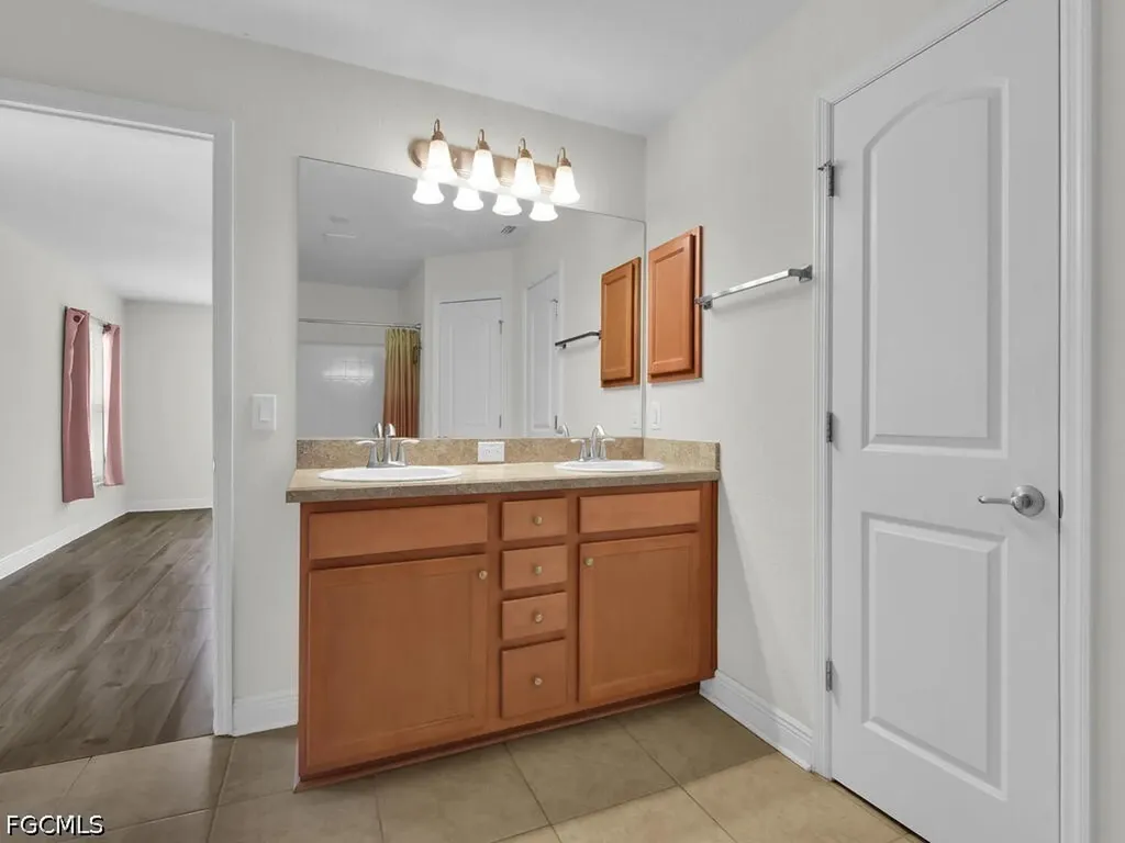 2216 SW 8th Court Cape Coral FL 33991