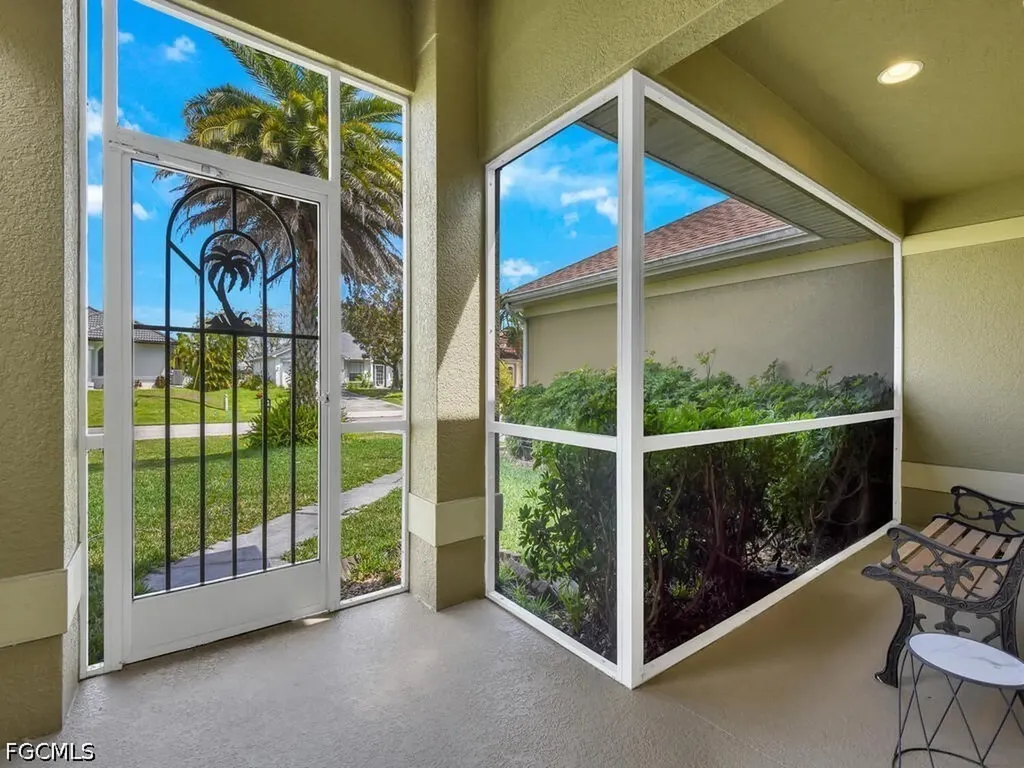 2216 SW 8th Court Cape Coral FL 33991