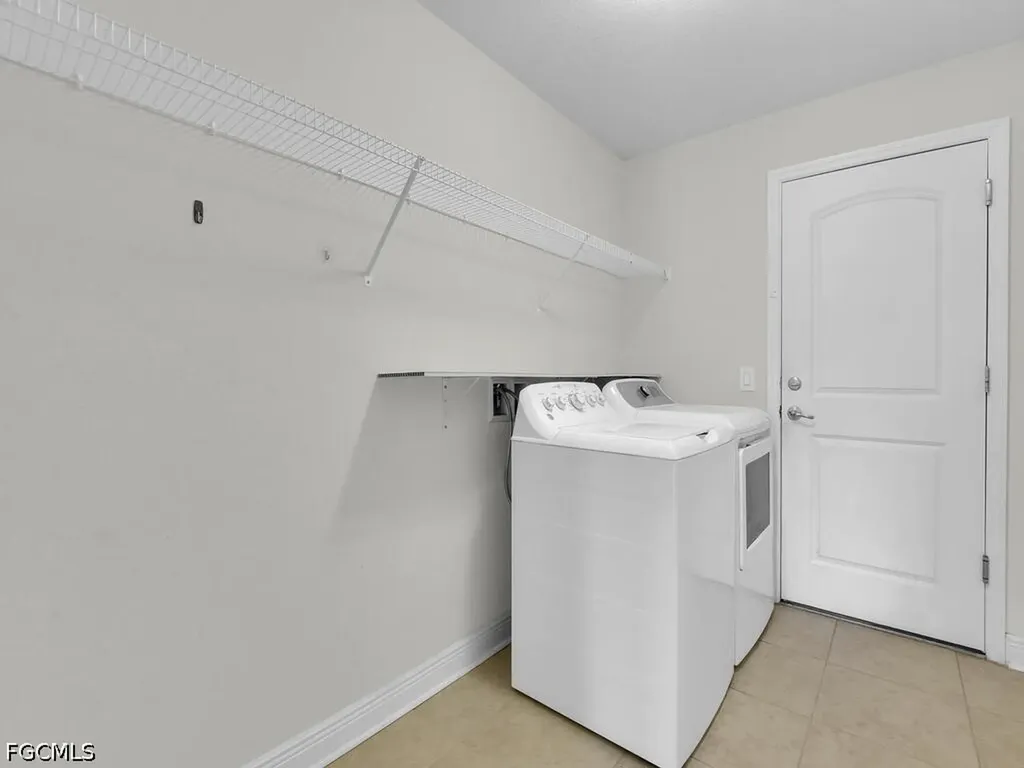 2216 SW 8th Court Cape Coral FL 33991