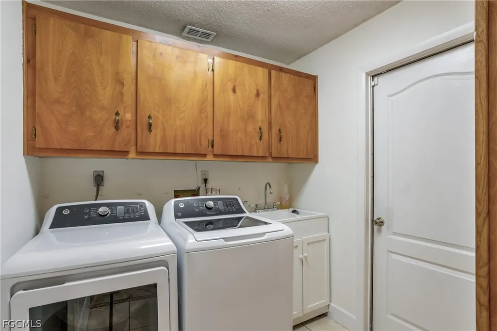 1209 SE 19th Street Cape Coral FL 33990