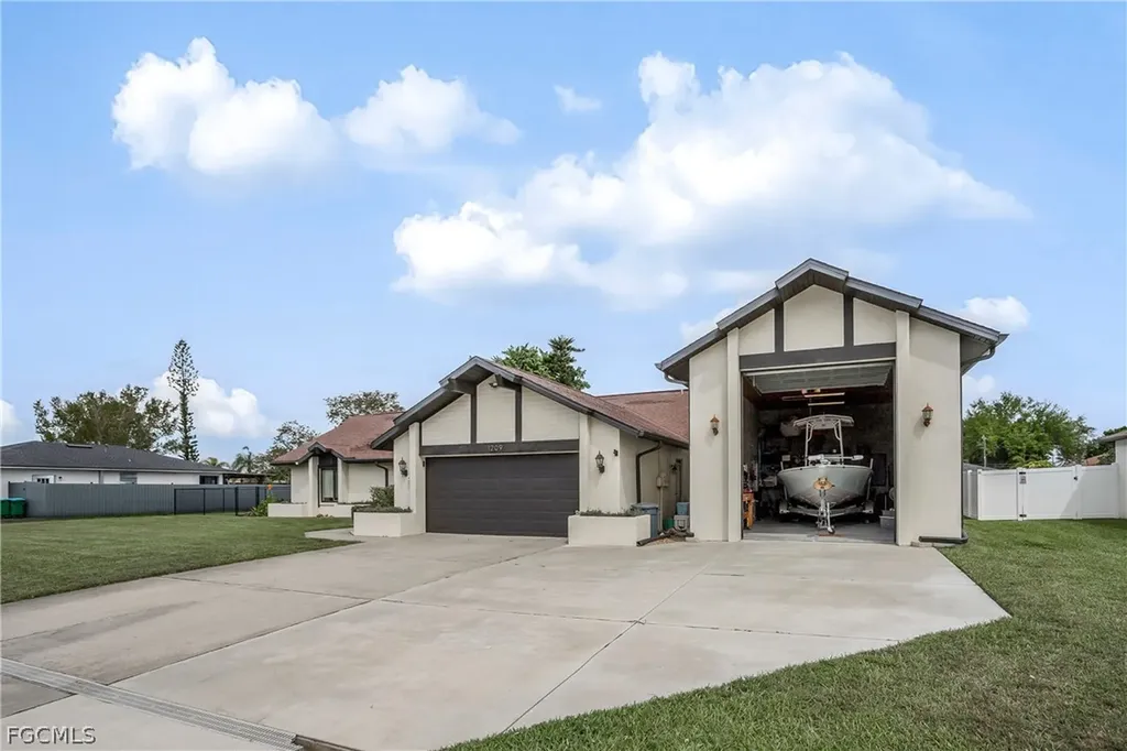 1209 SE 19th Street Cape Coral FL 33990