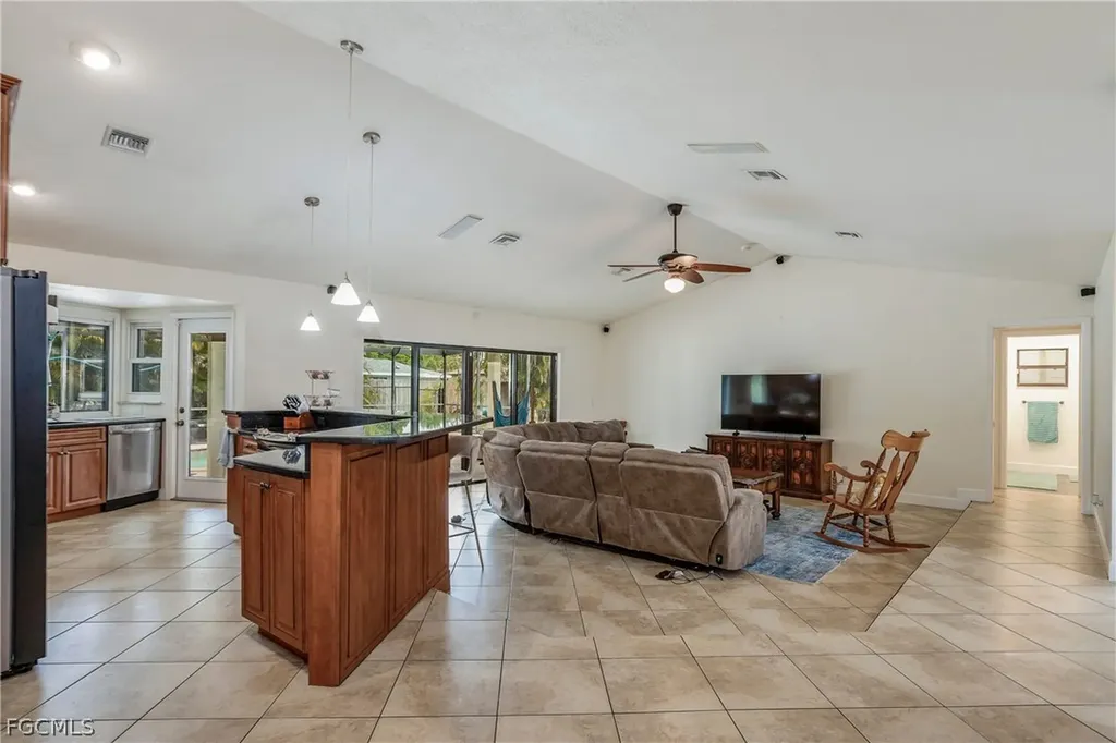 1209 SE 19th Street Cape Coral FL 33990