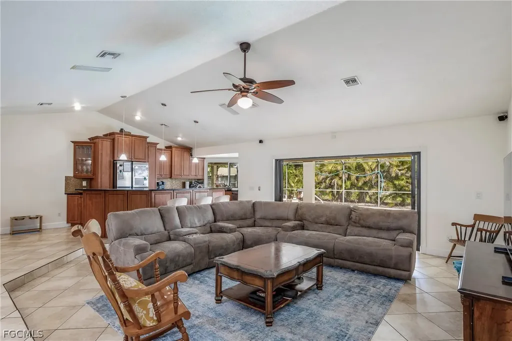 1209 SE 19th Street Cape Coral FL 33990