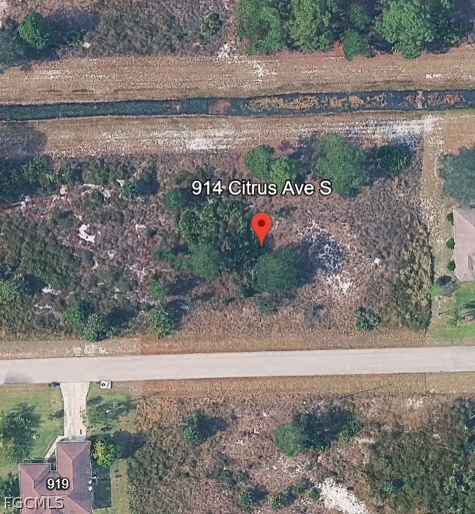 914 Citrus Avenue S Lehigh Acres FL 33974