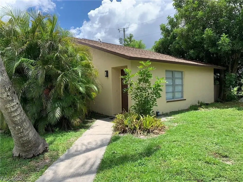 718 SE 46th Lane Cape Coral FL 33904