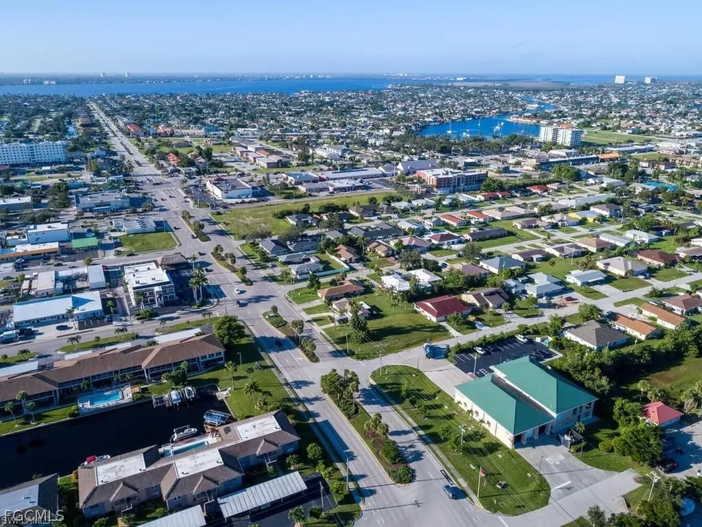 718 SE 46th Lane Cape Coral FL 33904