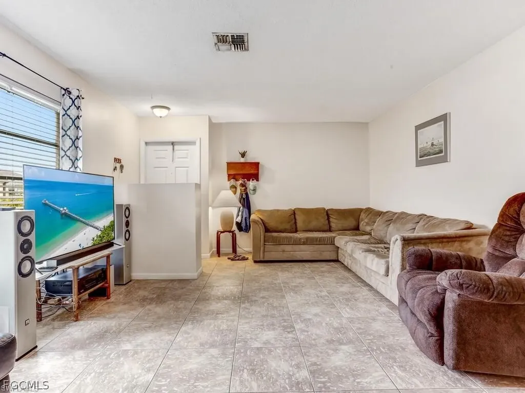 718 SE 46th Lane Cape Coral FL 33904