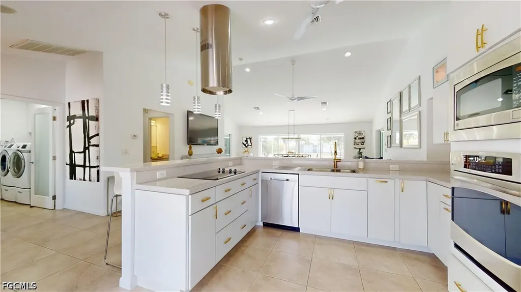 814 El Dorado Parkway E Cape Coral FL 33904