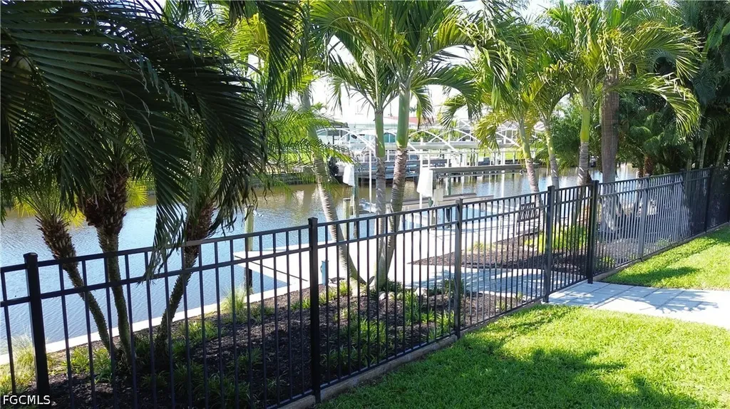 814 El Dorado Parkway E Cape Coral FL 33904